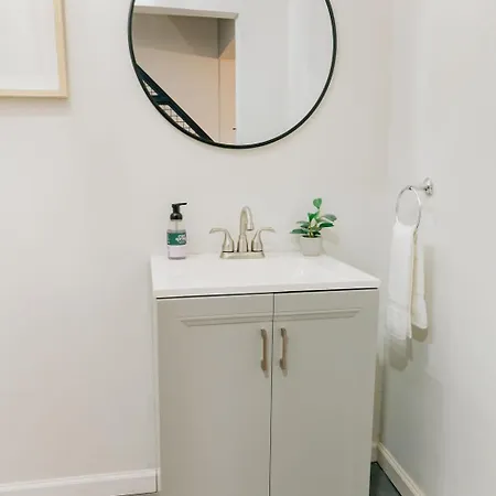 Comfy Renovated Townhome - Heart Of Downtown Lancaster Exterior photo