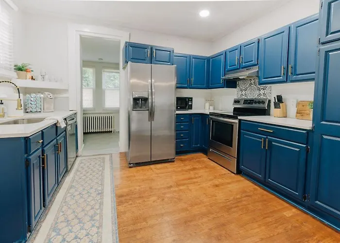 Comfy Renovated Townhome - Heart Of Downtown Lancaster