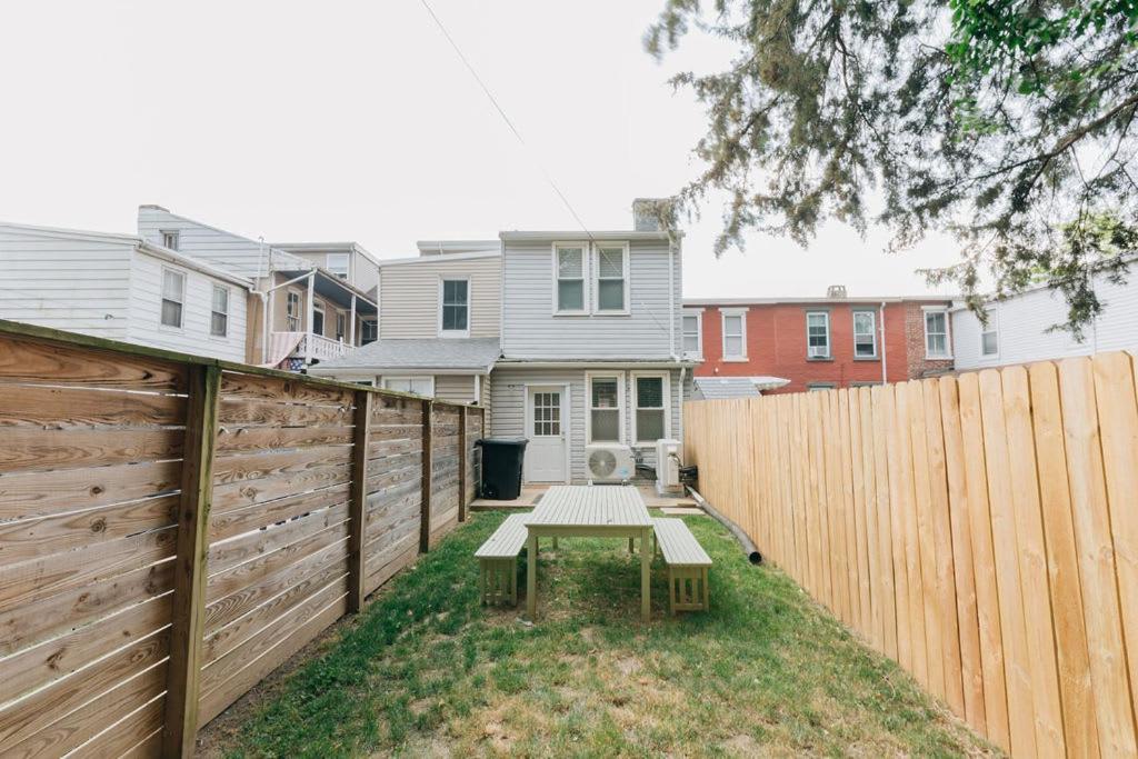Casa de Férias Comfy Renovated Townhome - Heart Of Downtown
