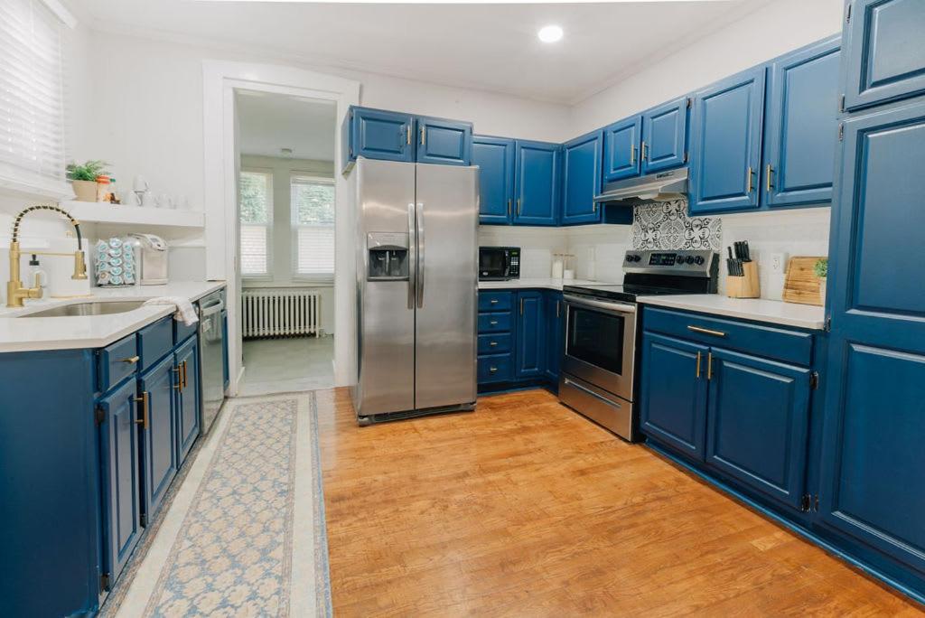 Comfy Renovated Townhome - Heart Of Downtown